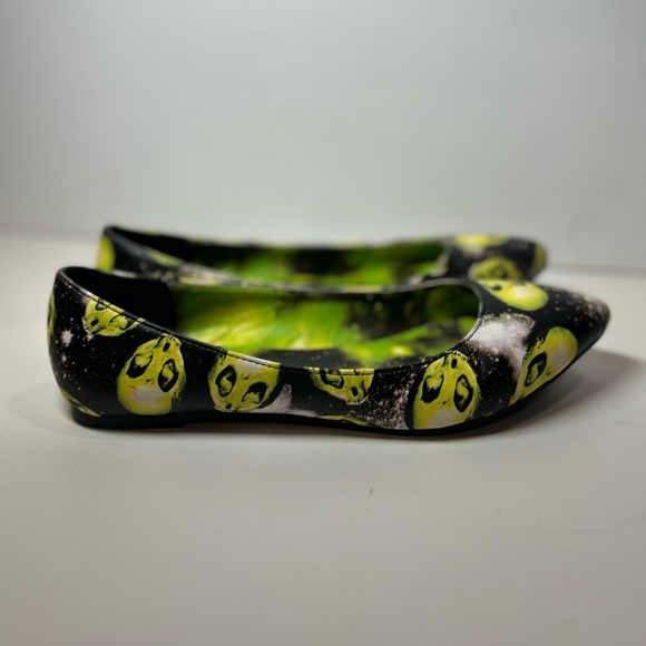 Rare Iron Fist Area 51 black green alien pointy toe ballerina flats. Size 6 - Picture 2 of 9